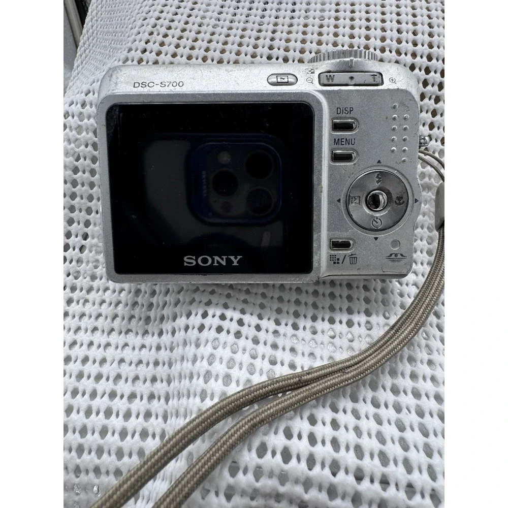 Sony Cyber-shot DSC-S700 7.2MP Digital Camera - Silver *NO POWER* For Parts